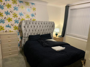 Jakes en suite room near James cook